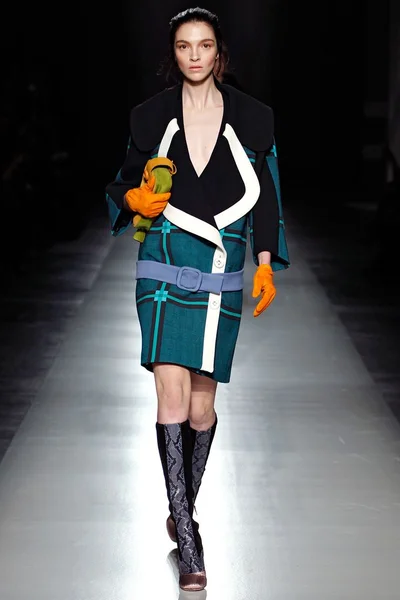 Look 10